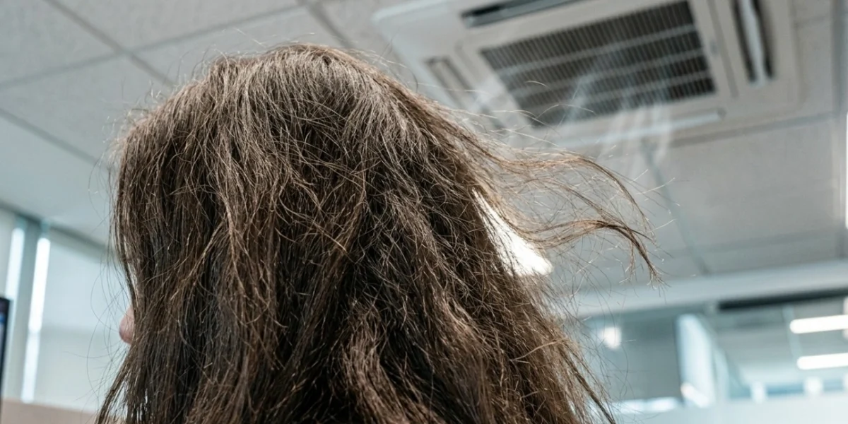 Ar-condicionado todos os dias: saiba como o seu cabelo pode estar sentindo os efeitos sem que você perceba