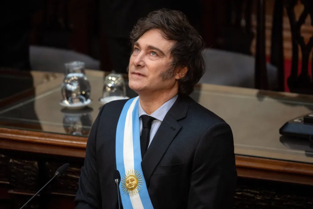 com reformas de milei argentina registra primeiro super vit em 14 anos 1b16398d