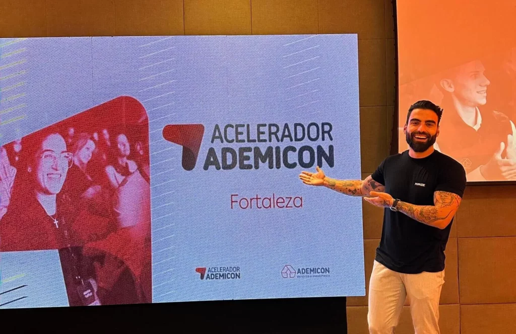 diretor comercial da ademicon patrick suyti recebeu o time norte e nordeste na conven o anual no evento acelerador ademicon em fortaleza ce 22f04932